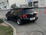 Volkswagen Golf 1998 года за 1 600 000 тг. в Астана – фото 2