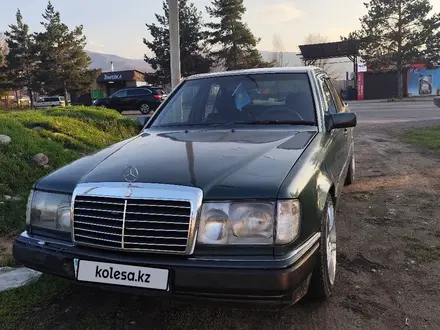 Mercedes-Benz E 220 1994 года за 2 200 000 тг. в Алматы