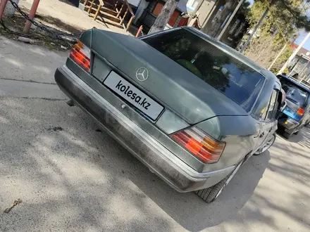 Mercedes-Benz E 220 1994 года за 2 200 000 тг. в Алматы – фото 4