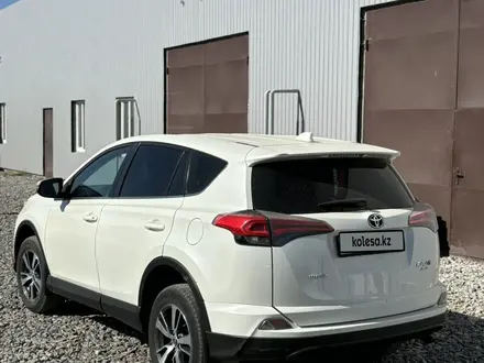 Toyota RAV4 2016 года за 11 000 000 тг. в Актобе – фото 5