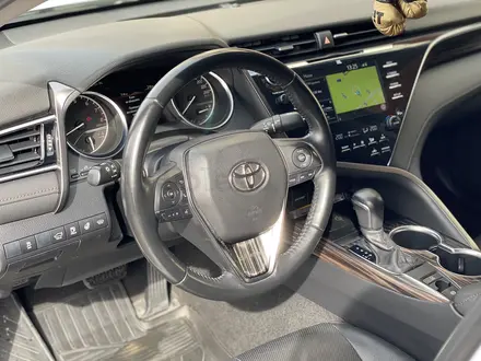 Toyota Camry 2019 года за 13 800 000 тг. в Караганда – фото 18