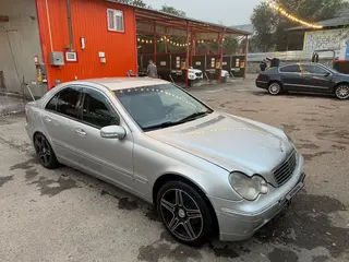 Mercedes-Benz C 240