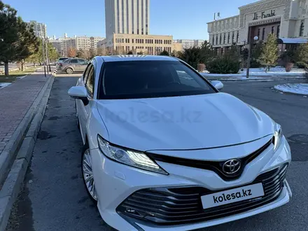 Toyota Camry 2018 года за 14 850 000 тг. в Шымкент