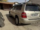 Toyota Highlander 2002 года за 6 300 000 тг. в Шардара – фото 2