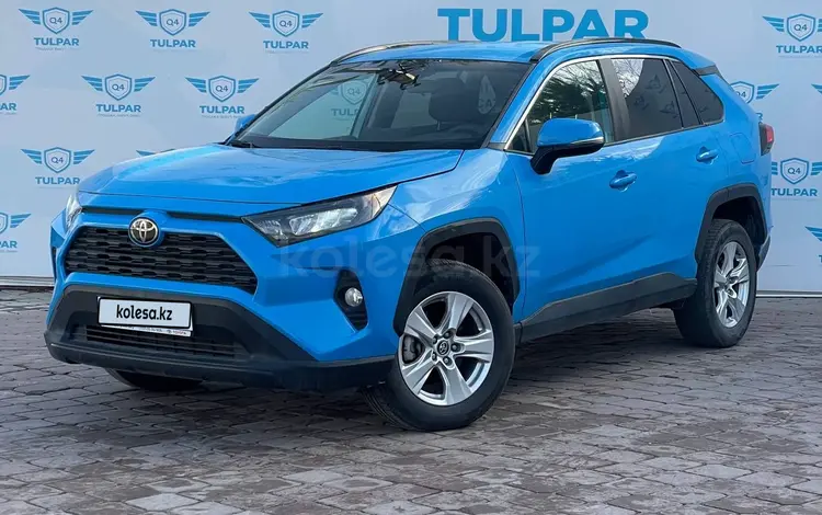 Toyota RAV4 2020 года за 14 300 000 тг. в Алматы
