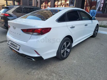 Hyundai Sonata 2017 года за 10 000 000 тг. в Актобе – фото 5