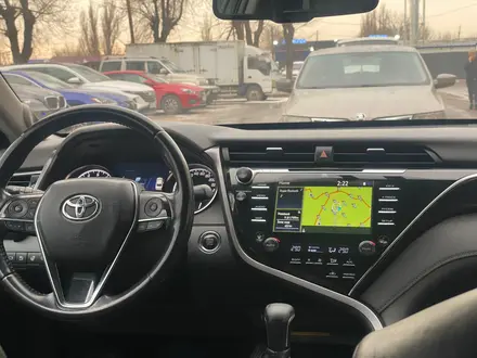 Toyota Camry 2018 года за 13 000 000 тг. в Алматы – фото 8