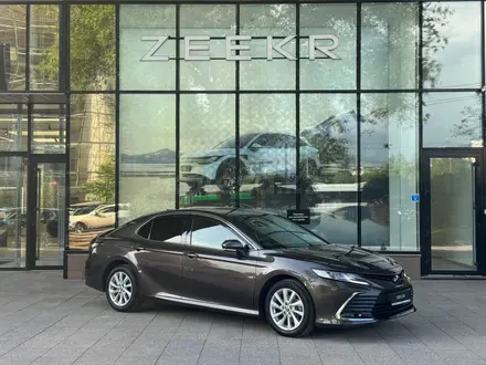 Toyota Camry Prestige 2023 года за 15 390 000 тг. в Алматы – фото 2