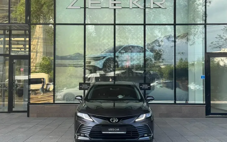 Toyota Camry Prestige 2023 года за 15 390 000 тг. в Алматы