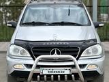 Mercedes-Benz ML 320 2002 годаүшін4 100 000 тг. в Караганда – фото 2