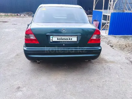 Mercedes-Benz C 200 1994 года за 2 500 000 тг. в Атырау – фото 2