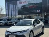 Toyota Camry 2023 годаfor17 900 000 тг. в Актобе