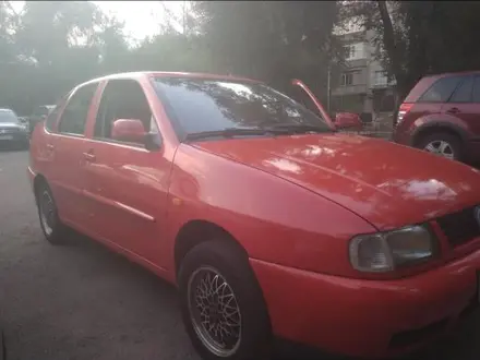 Volkswagen Polo 2000 года за 2 700 000 тг. в Алматы