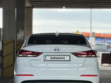Hyundai Elantra 2019 года за 7 900 000 тг. в Шымкент – фото 6
