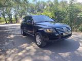 Volkswagen Touareg 2004 годаүшін5 000 000 тг. в Алматы – фото 2