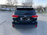 Toyota Highlander 2019 года за 17 500 000 тг. в Тараз – фото 2