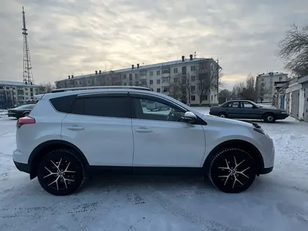 Toyota RAV4 2018 года за 13 800 000 тг. в Астана – фото 3