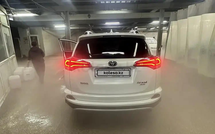 Toyota RAV4 2018 года за 13 000 000 тг. в Астана