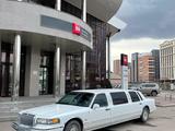 Lincoln Town Car 1997 годаүшін2 200 000 тг. в Астана