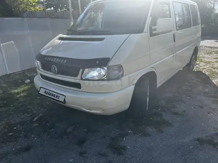 Volkswagen Caravelle 1999 года за 3 800 000 тг. в Алматы