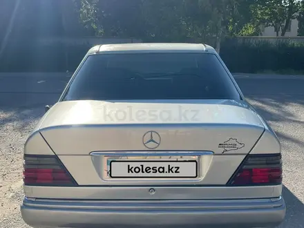 Mercedes-Benz E 320 1993 года за 2 750 000 тг. в Шымкент – фото 12