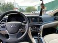 Hyundai Elantra 2017 года за 6 000 000 тг. в Уральск – фото 5