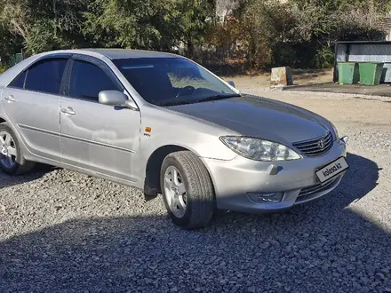 Toyota Camry 2005 года за 6 100 000 тг. в Актобе – фото 3