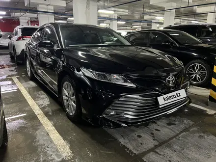 Toyota Camry 2019 года за 14 100 000 тг. в Астана