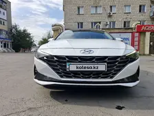 Hyundai Elantra, 2022
