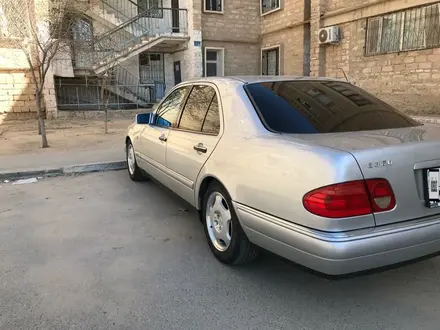 Mercedes-Benz E 320 1998 года за 3 800 000 тг. в Актау