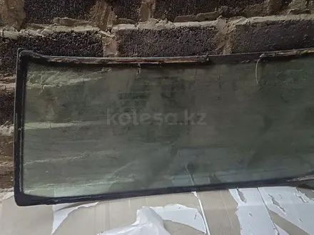 Стекло заднее мерс 124 за 20 000 тг. в Караганда