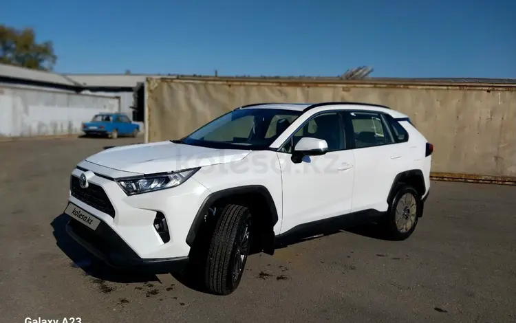 Toyota RAV4 2022 года за 18 900 000 тг. в Петропавловск