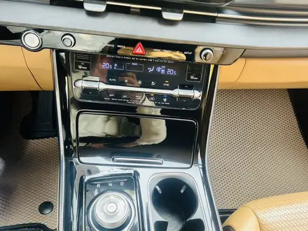 Kia Carnival 2021 года за 17 400 000 тг. в Алматы – фото 14