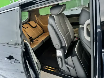 Kia Sedona 2015 года за 7 000 000 тг. в Актобе – фото 9