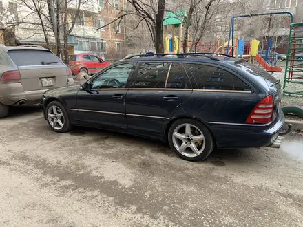 Mercedes-Benz C 180 2002 года за 2 800 000 тг. в Караганда