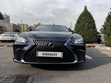 Lexus ES 250 2019 года за 21 500 000 тг. в Алматы – фото 24