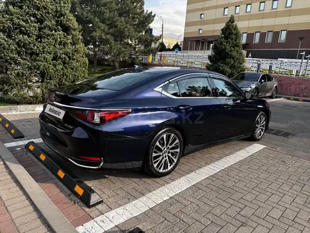 Lexus ES 250 2019 года за 21 500 000 тг. в Алматы – фото 36