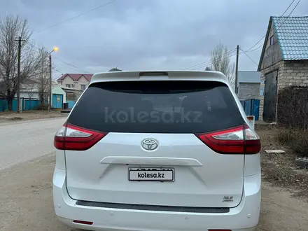 Toyota Sienna 2016 года за 13 000 000 тг. в Актобе – фото 3