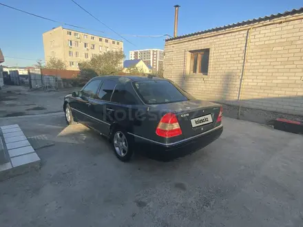 Mercedes-Benz C 220 1996 года за 1 800 000 тг. в Атырау – фото 4