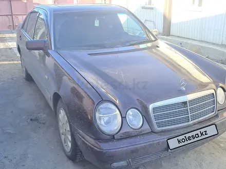 Mercedes-Benz E 230 1996 года за 2 000 000 тг. в Семей – фото 2