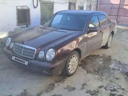 Mercedes-Benz E 230 1996 года за 2 000 000 тг. в Семей