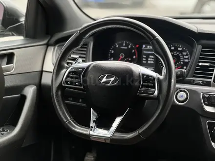 Hyundai Sonata 2017 года за 9 600 000 тг. в Актобе – фото 9