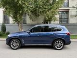 BMW X5 2018 года за 23 900 000 тг. в Караганда – фото 2