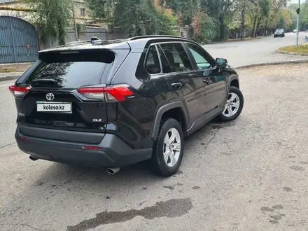 Toyota RAV4 2020 года за 13 800 000 тг. в Алматы – фото 3