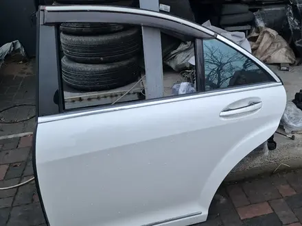 Дверь Mercedes W221 за 50 000 тг. в Алматы – фото 2
