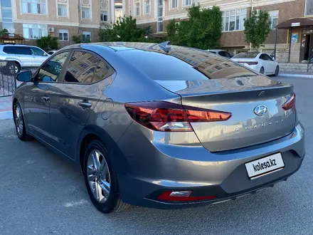 Hyundai Elantra 2019 года за 5 500 000 тг. в Актау – фото 2