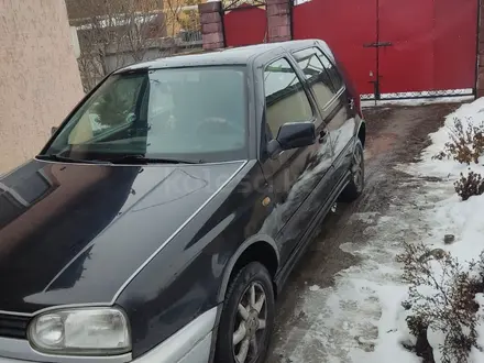 Volkswagen Golf 1997 года за 1 900 000 тг. в Алматы – фото 2