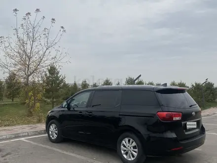 Kia Carnival 2015 года за 13 000 000 тг. в Алматы – фото 2