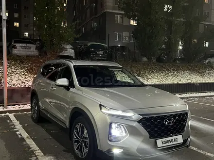 Hyundai Santa Fe 2019 года за 13 900 000 тг. в Алматы – фото 2