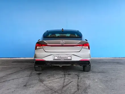 Hyundai Elantra 2022 года за 6 560 750 тг. в Шымкент – фото 4